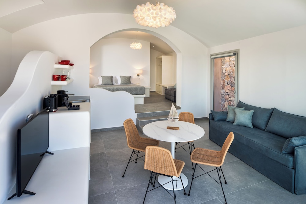 Felicity Cave Suites - Santorini