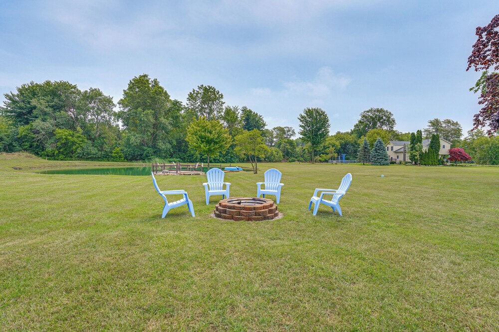 1 Block to Lake Huron: Pet-friendly Apt w/ Kayaks