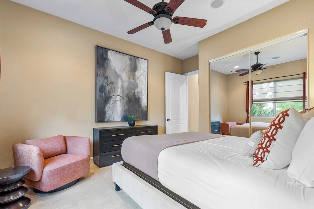 Hilltop Estate w/ Pool, Hot Tub, Fire Pit, Views Cleveland Vista by Avantstay