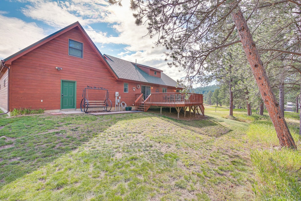Furnished Deck, Black Hills View: 'lazy U' Retreat