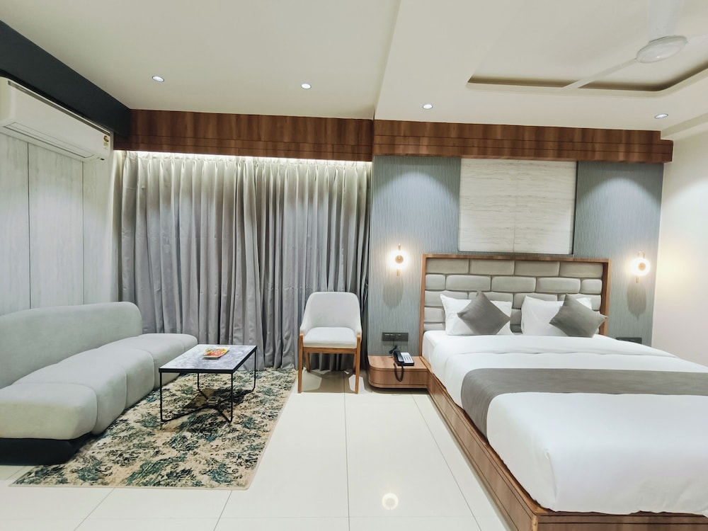 Hotel Maskan Surat
