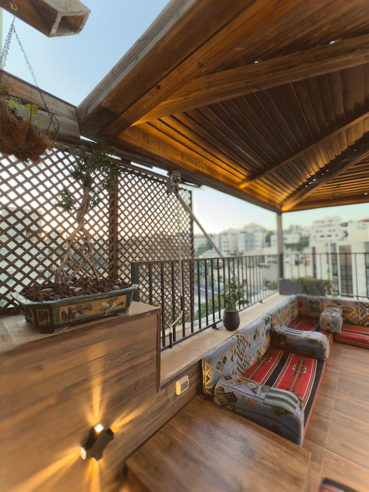 Charming Amman Apartment With Central AC and Parking