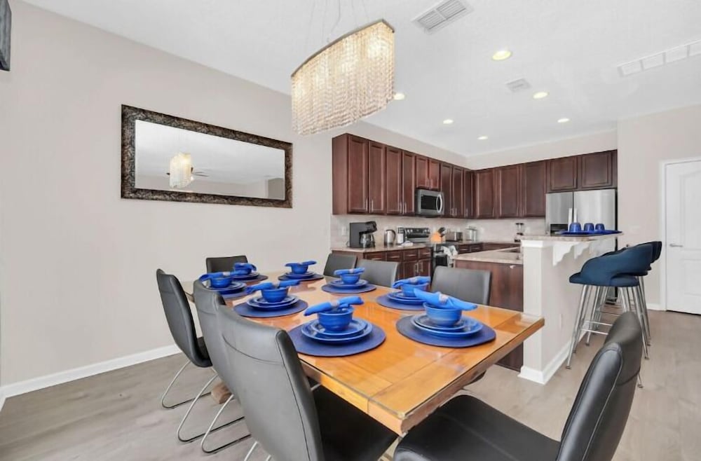 Stunner 6Br W/ South Pool, Lake View & Near Golf