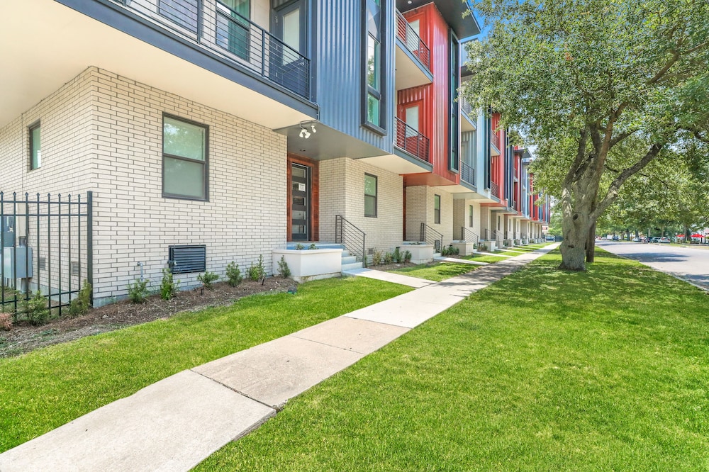 Bienville Townhouse in Mid City near FQ