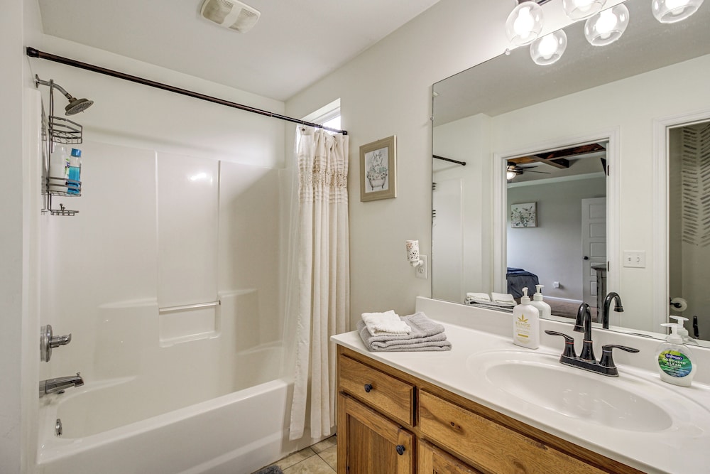 13 Mi to Chattanooga: Family Home w/ Backyard!