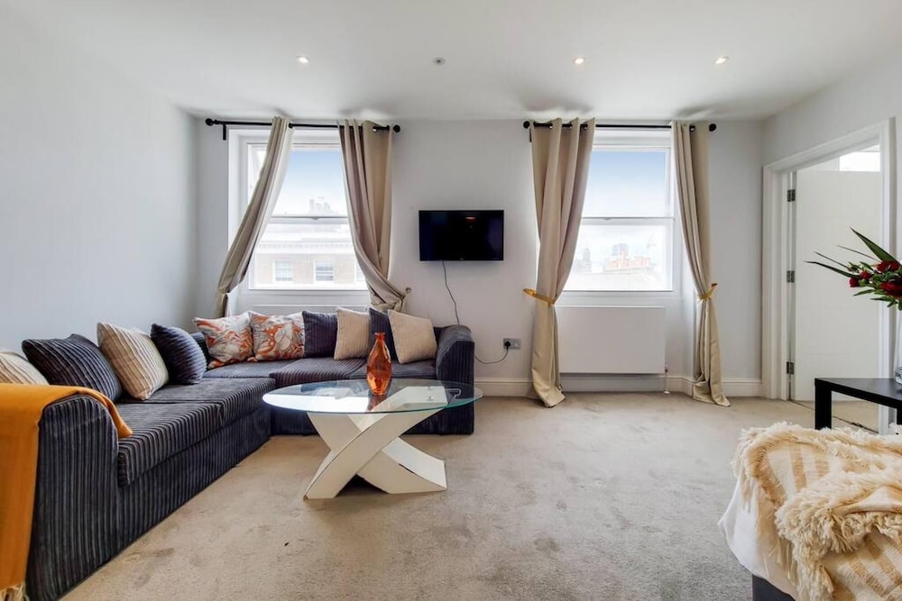 Fabulous Deluxe King Studio With Air-conditioning view 5