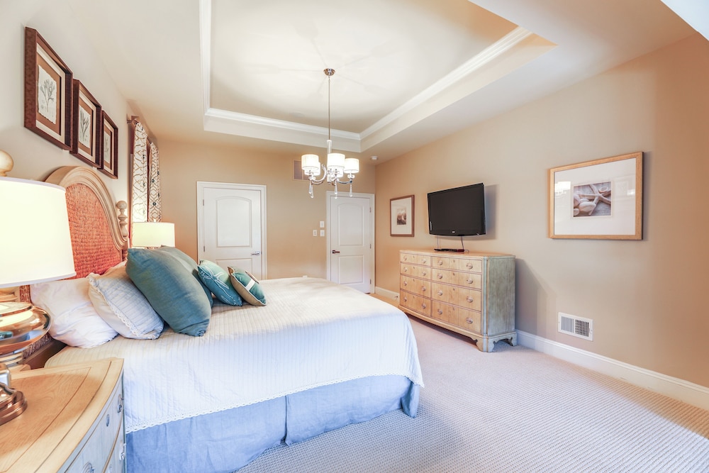 Swim, Hike & Chill: Spacious Ocean View Townhome!