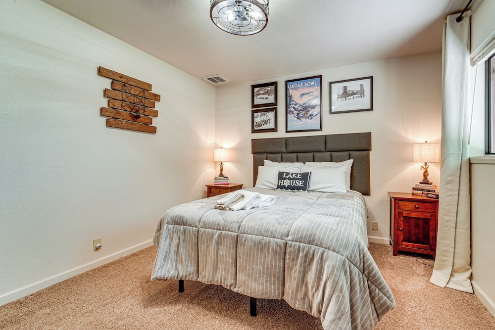 Hike & Ski! Cabin 20 Mi to Soda Springs Mtn Resort