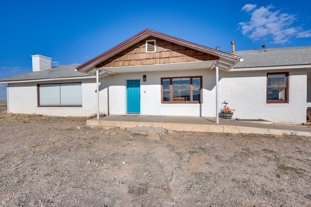 Charming Farmington Home ~ 16 Mi to Aztec Ruins! view 5