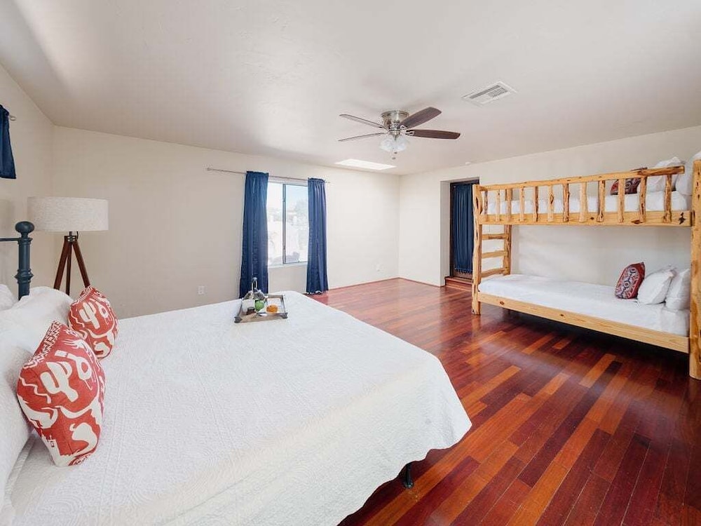 Bed Rock Desert -pool Heat Available - Spring Break