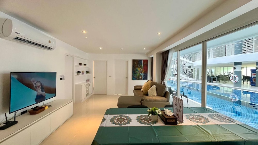 B12 - 2 Bedroom Condo With Pool Access, Karon Beach