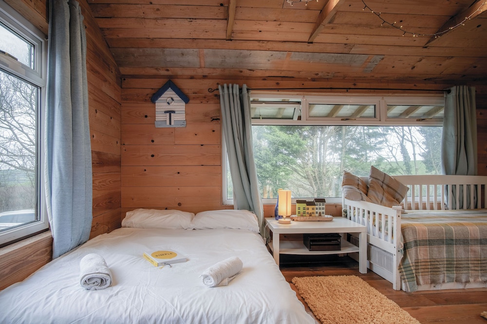 The Hygge Hut - 1 Bed - Freshwest Beach Retreat view 2