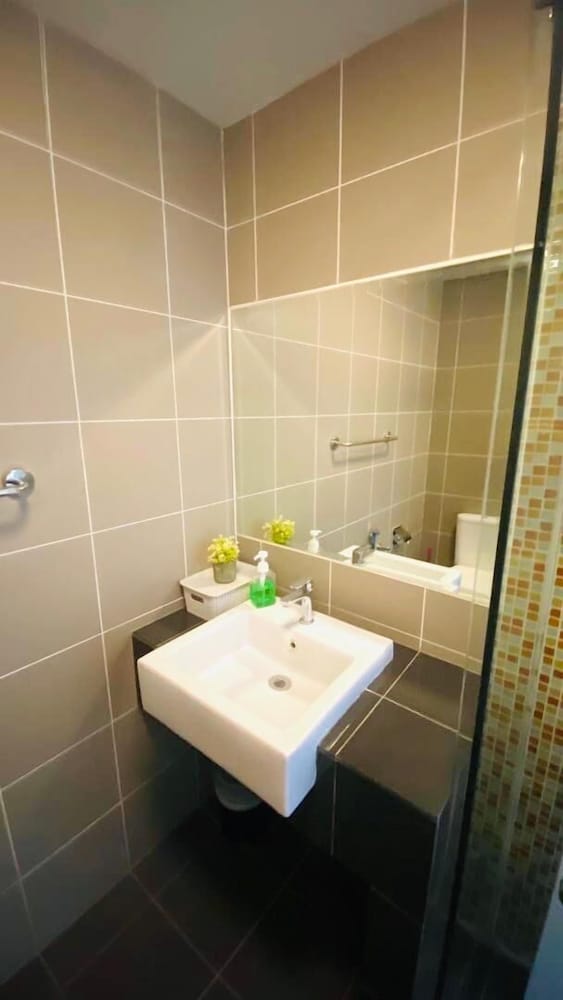 2 Bedroom Near Airport at Aeropod Sovo Studio photo 4