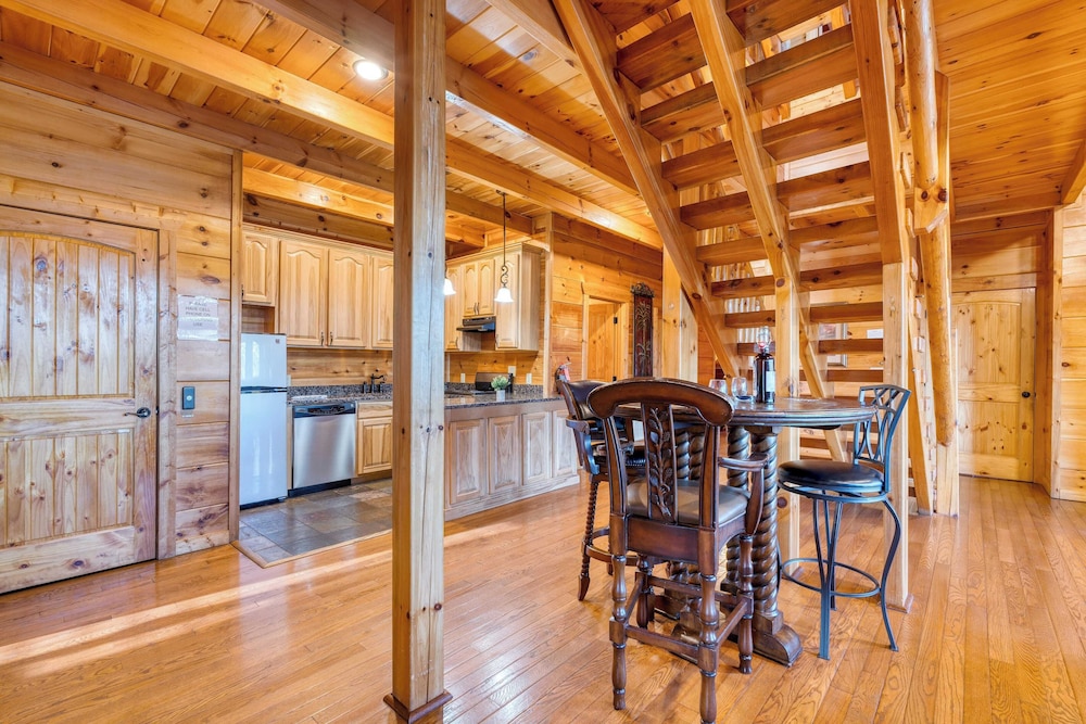 Luxury Cabin w/ Elevator, Theater & Hot Tub Near Dollywood Smoky Vista Lodge