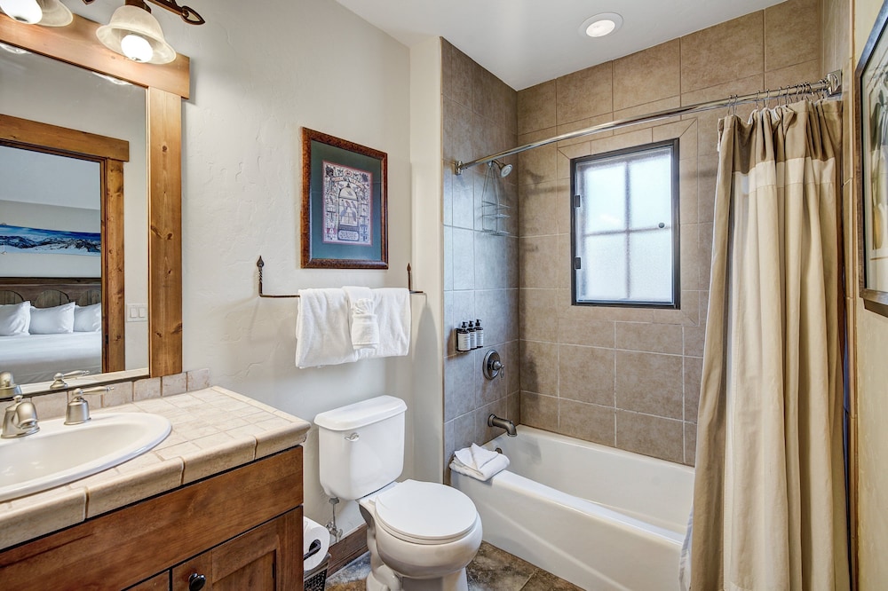 Private Townhome Close To Ski Back And Hot Tub 3 Bedroom Townhouse