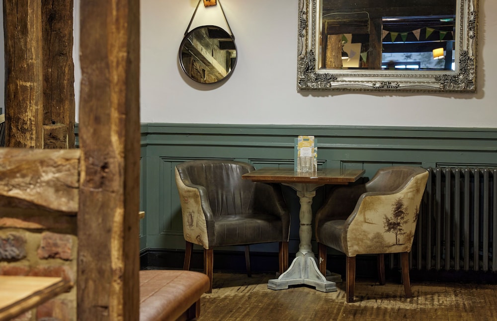 Cross Roads Hotel by Chef and Brewer Collection