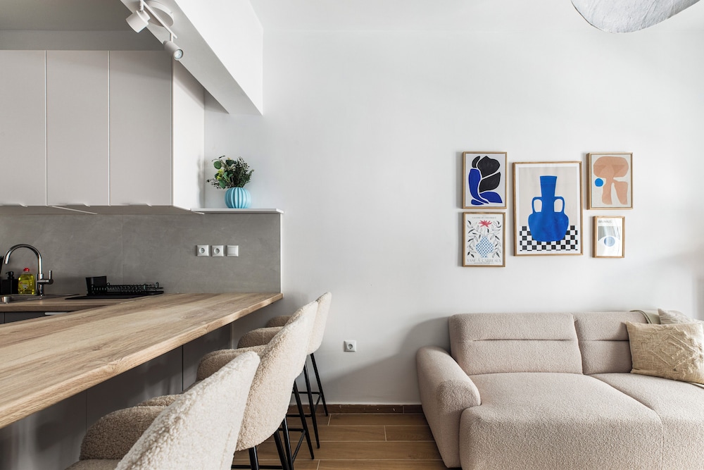 Les Nuances de Blue 1-BR Apt in Athens