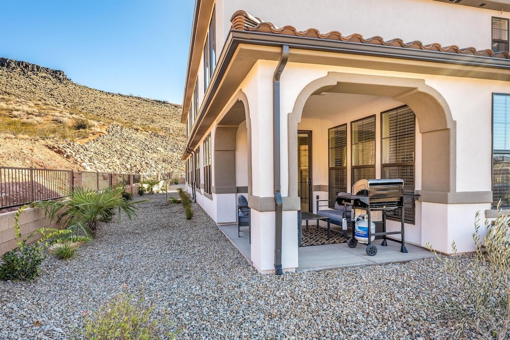 Holiday Hideaway 5 Bedroom Townhouse