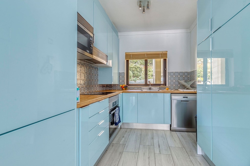 Azula Bright and Airy 2 Bedroom Apartment With p