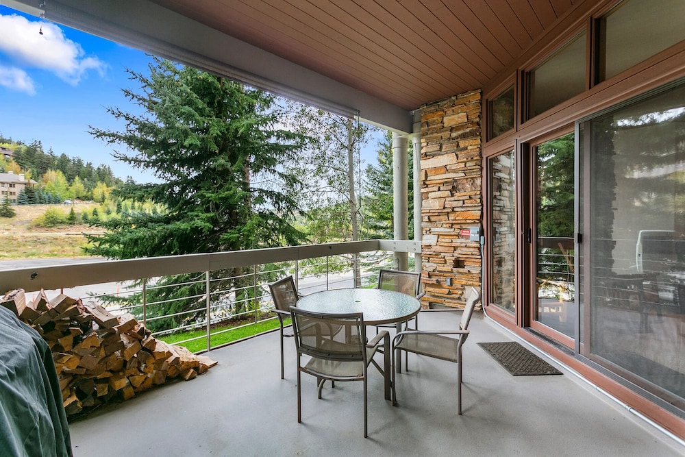 Powder Run at Deer Valley Resort - Two Bedroom Condo with Hot Tub #A12 2 Condo