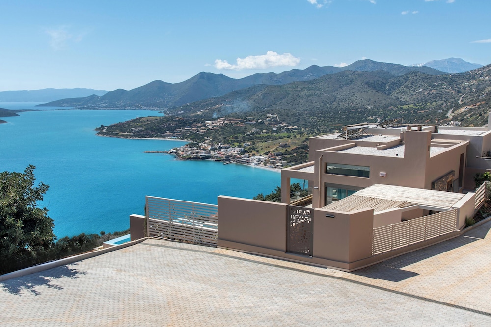 Notiko villas
