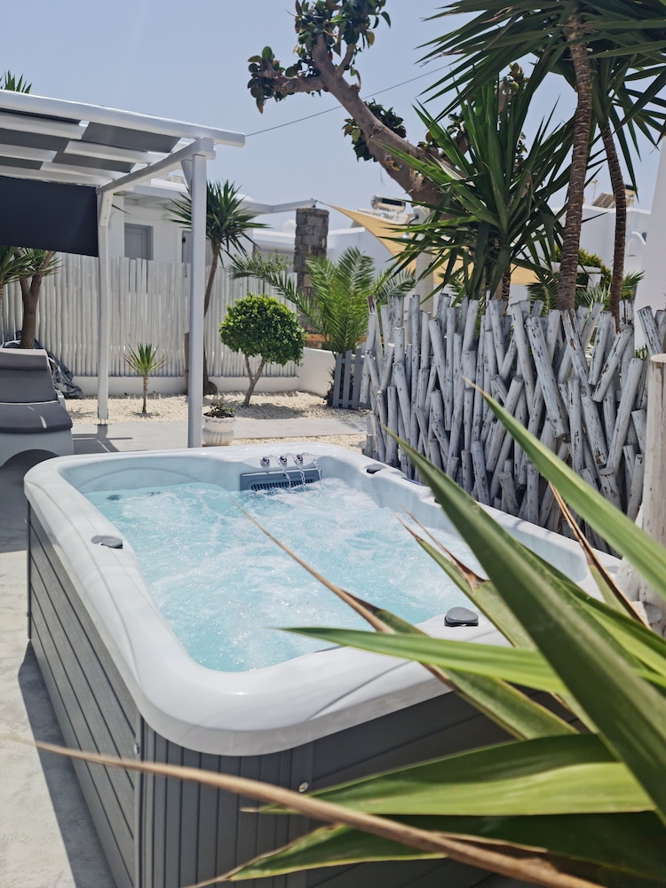 Zoumis Residence