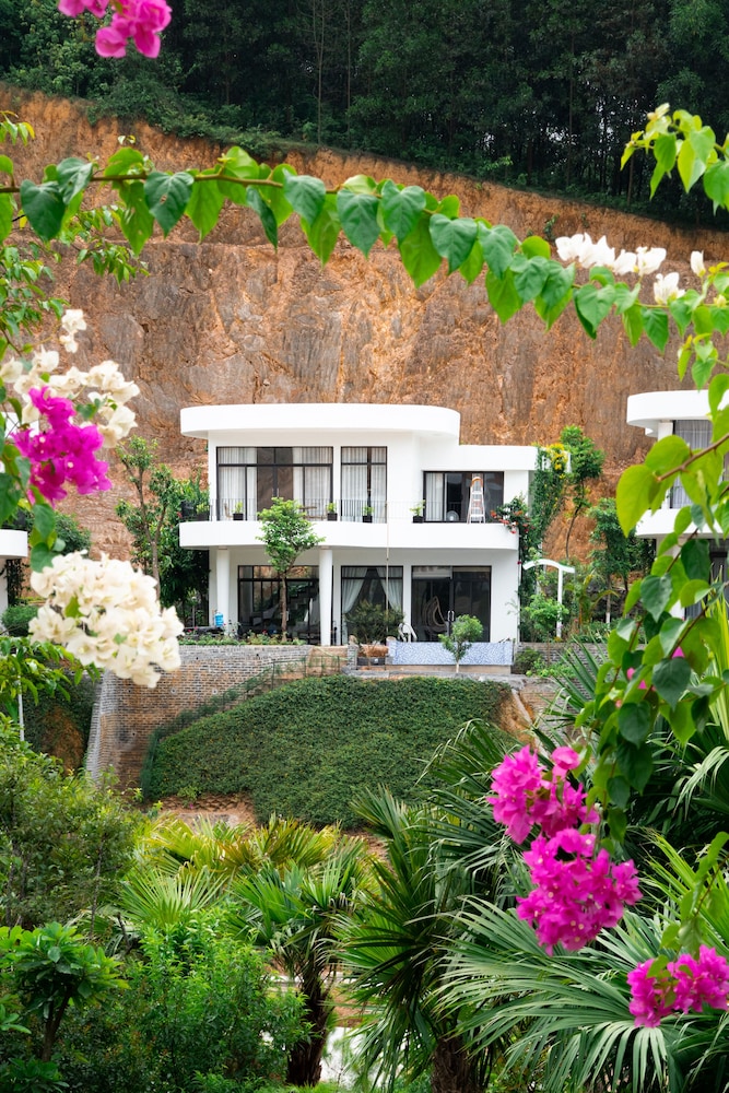 Ivory Villas & Resort view 5