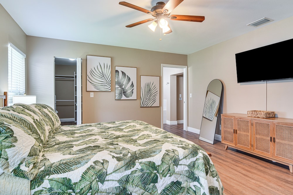 4 Mi to Indian Rocks Beach: Home w/ Backyard Oasis