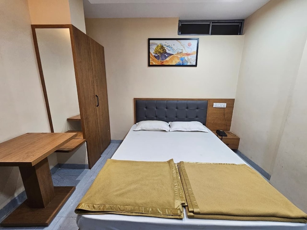StayGuru Hotel Paradise Inn
