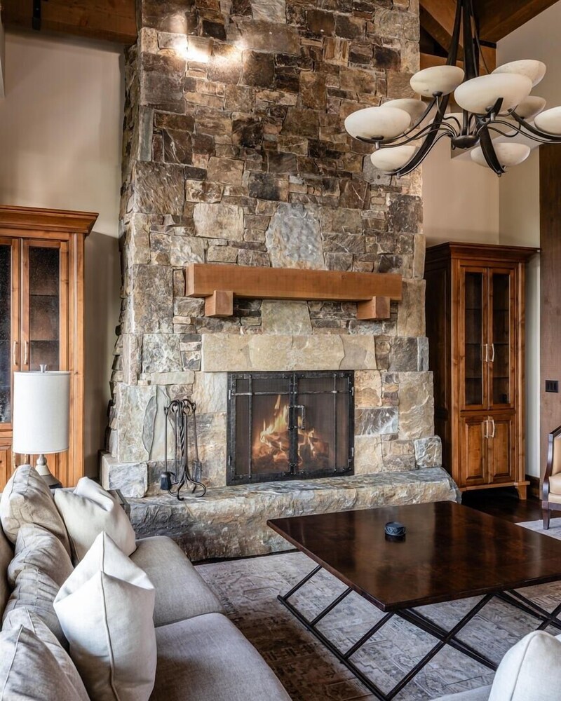 7 Renegade Rd 6 Bedroom Home by Moonlight Basin Lodging view 3
