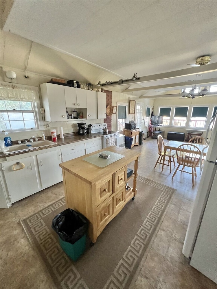 Ward's Cove Limit 4 2 Bedroom Cottage