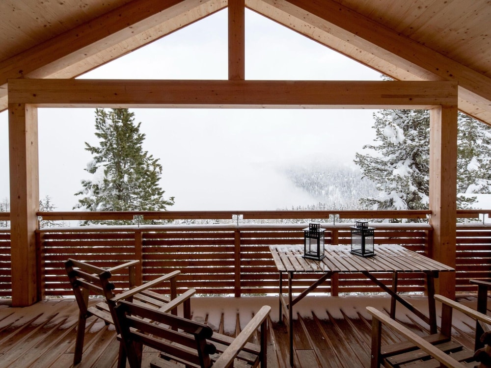 Amazing Chalet With Whirlpool