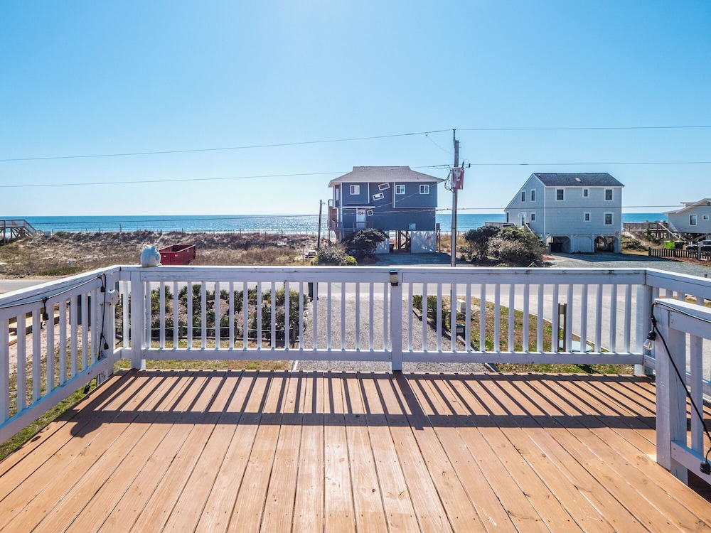 In Good Sands by Topsail Realty