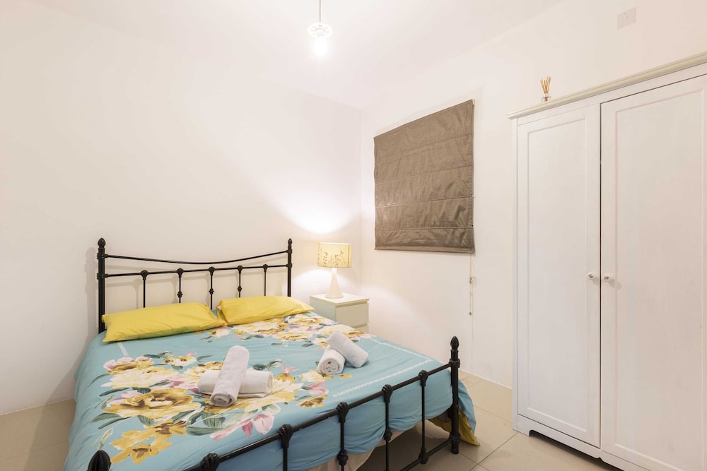 Sliema 2 Bedroom Apartment view 5
