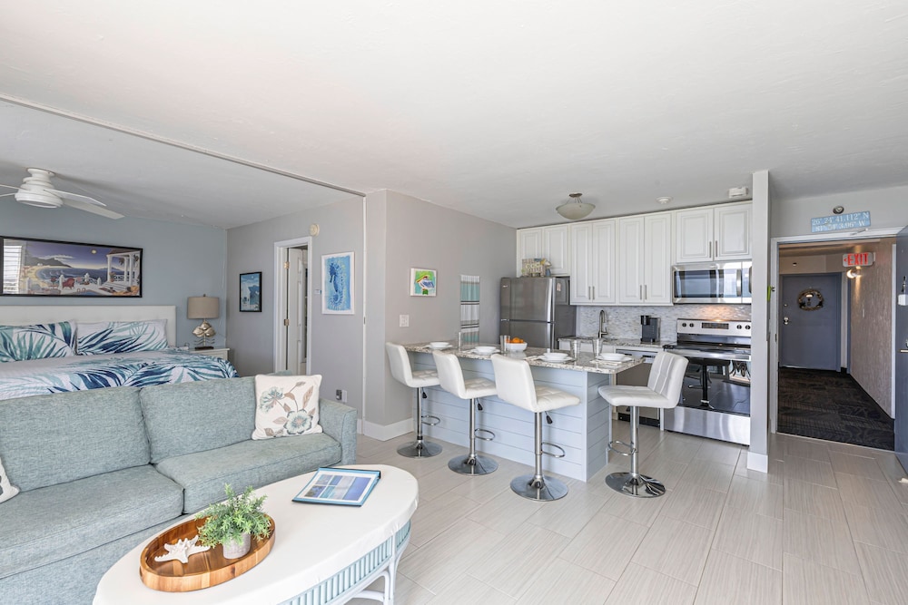 Estero Beach Tennis 1004c Direct Gulf Water Views