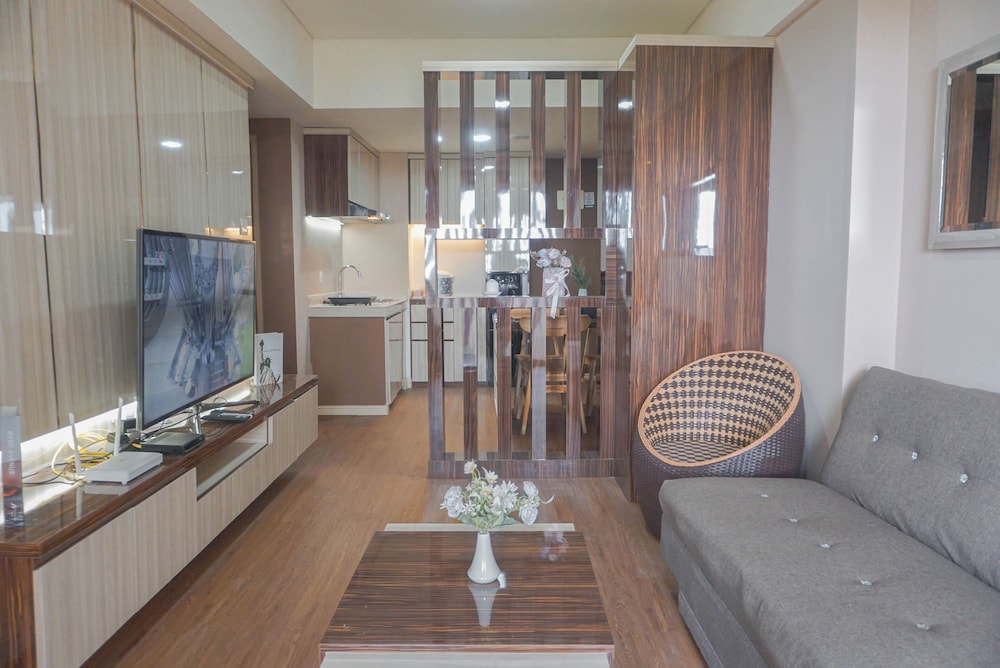Homey And Cozy 3Br At Meikarta Apartment