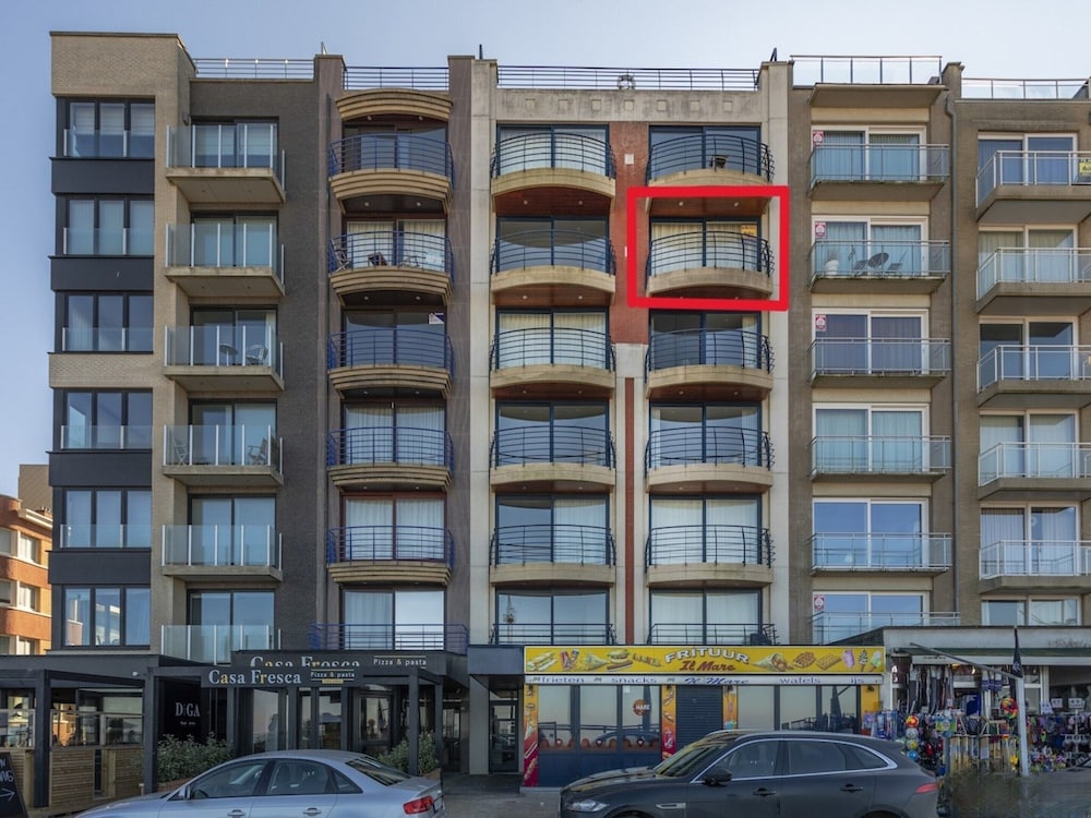 Central Seafront Apartment in Koksijde