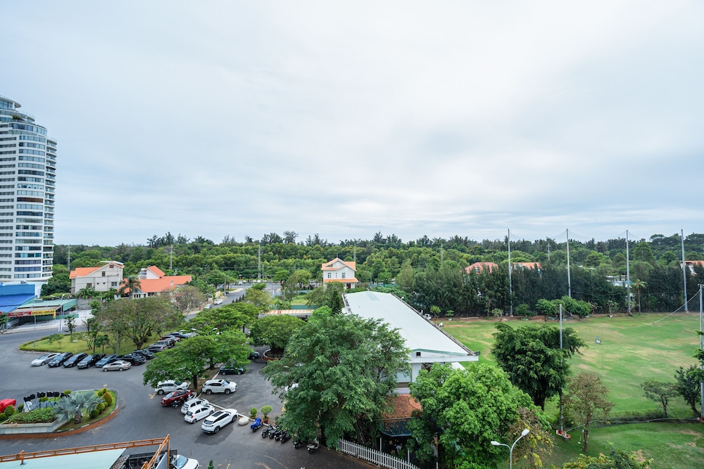 Cozrum Homes - Phoenix DIC Apartment view 5