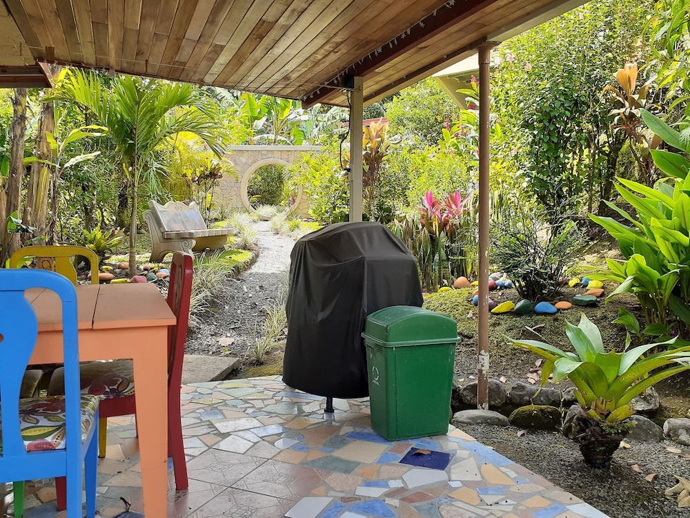 Encantada Guest House: Spectacular View & Excellent Reviews