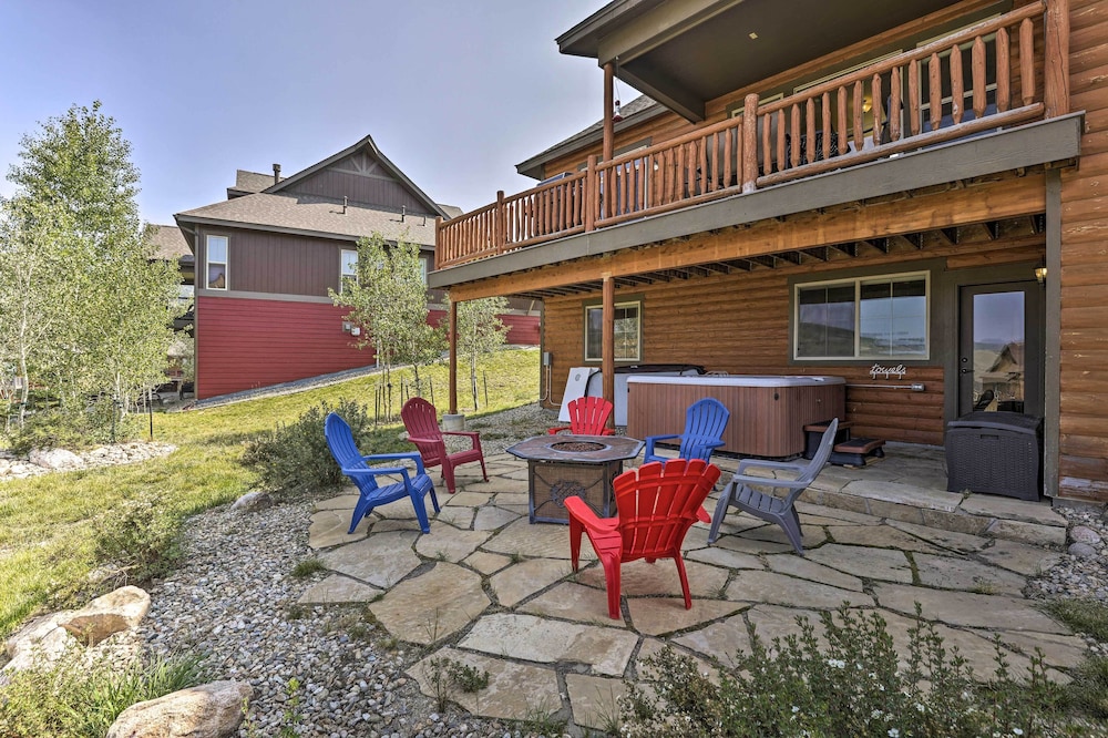 Deluxe Granby Ranch Hillside Home: Private Hot Tub