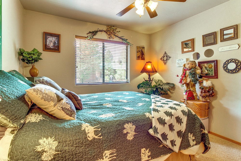 Near Hiking Trails: Heber-overgaard Haven w/ Deck!