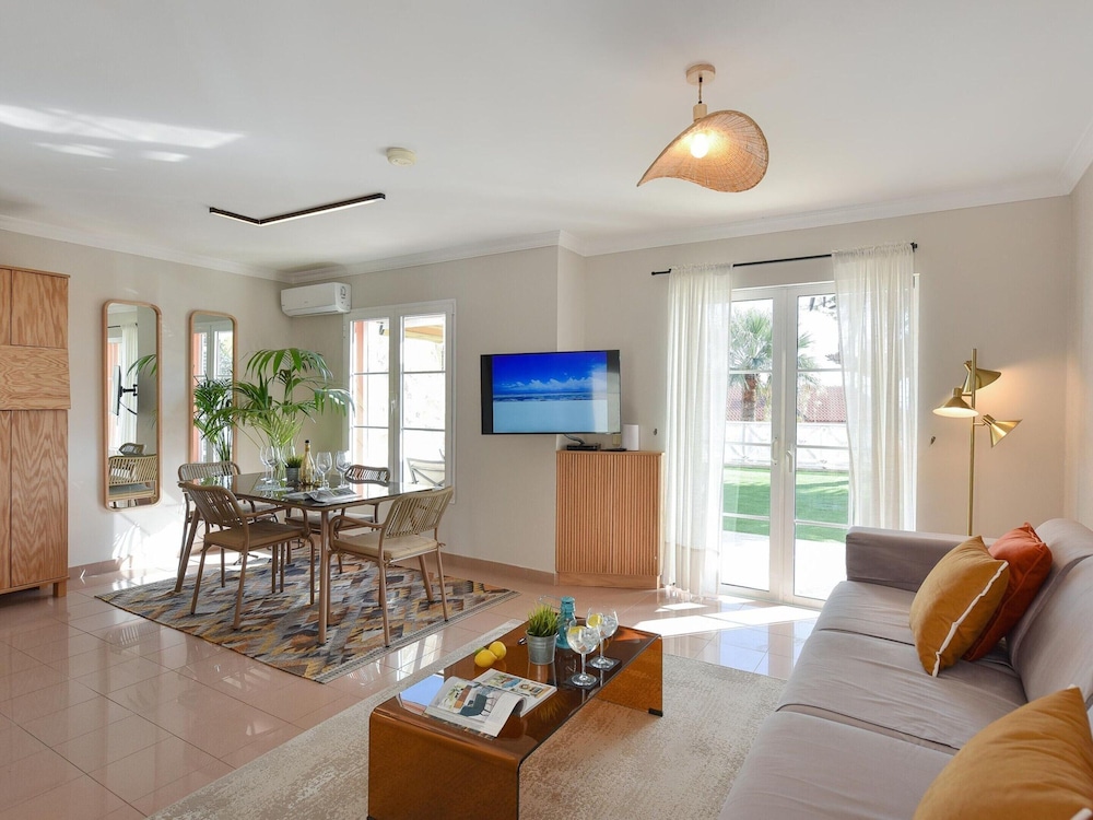Belvilla by OYO Chalet Santa Ana 15