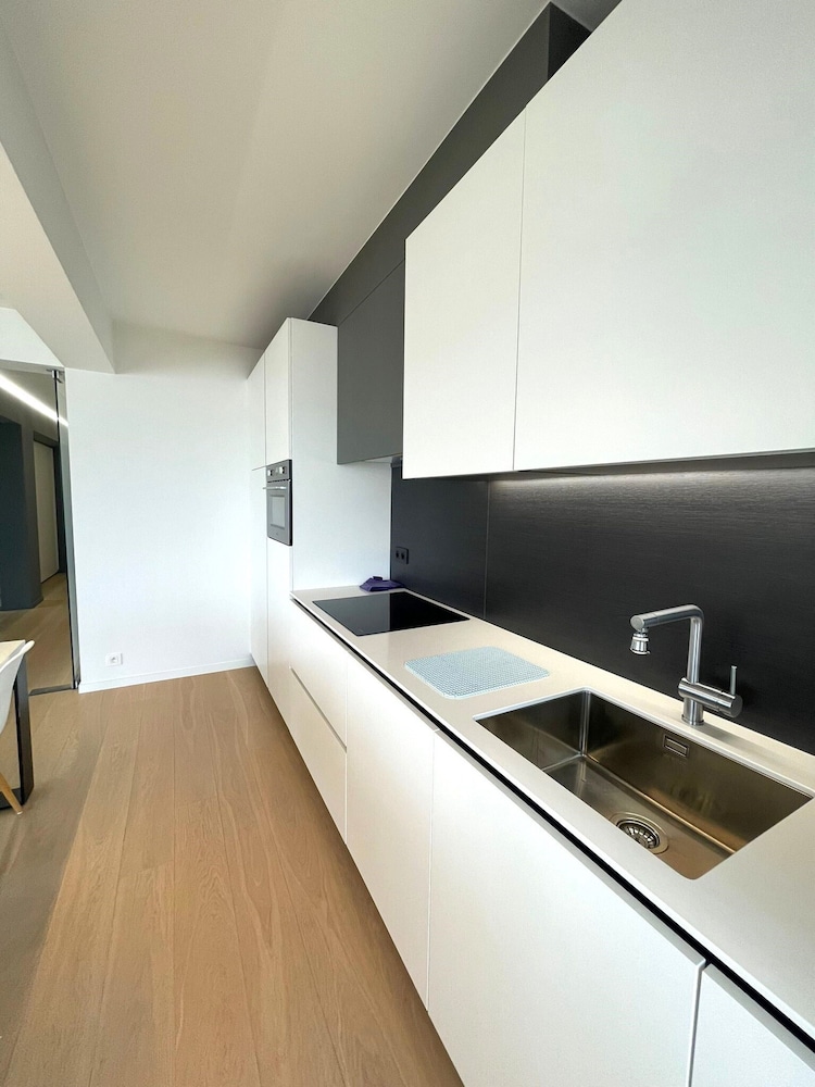 Apartment by Epernay Square With Sea View
