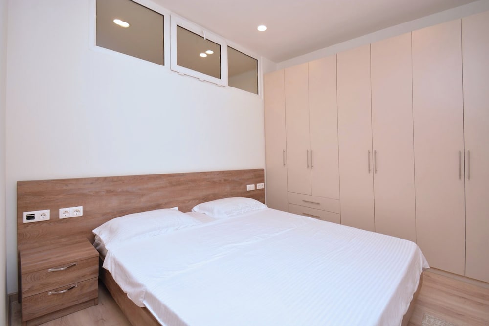 Apartment by Luxe Group PU383