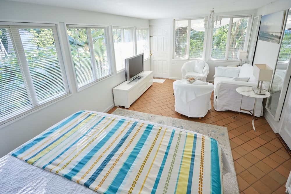 Miami Pool Cottage in El Portal