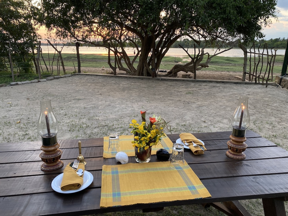Yala Lake View Cabanas
