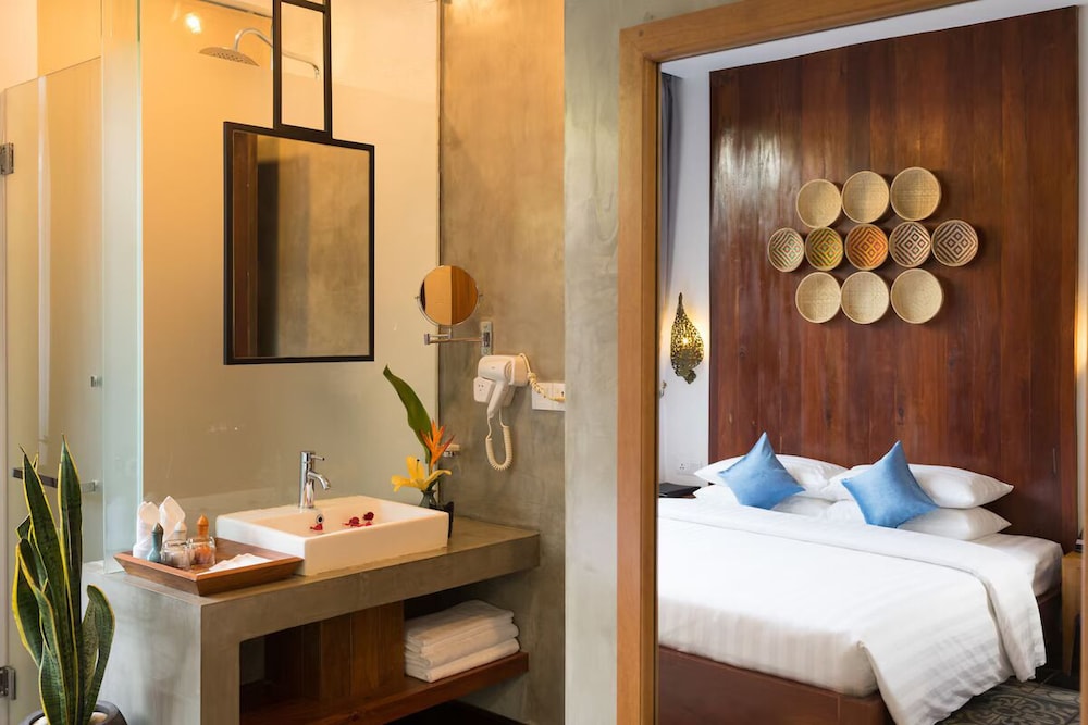 Room-deluxe Double Room With Patio or Ba