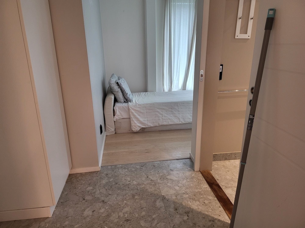Apartment - Sleeps 3 & Great Location