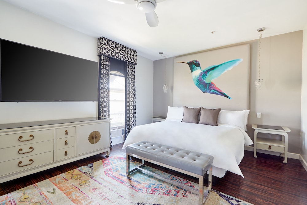 The Crescent powered by Sonder - Image 2