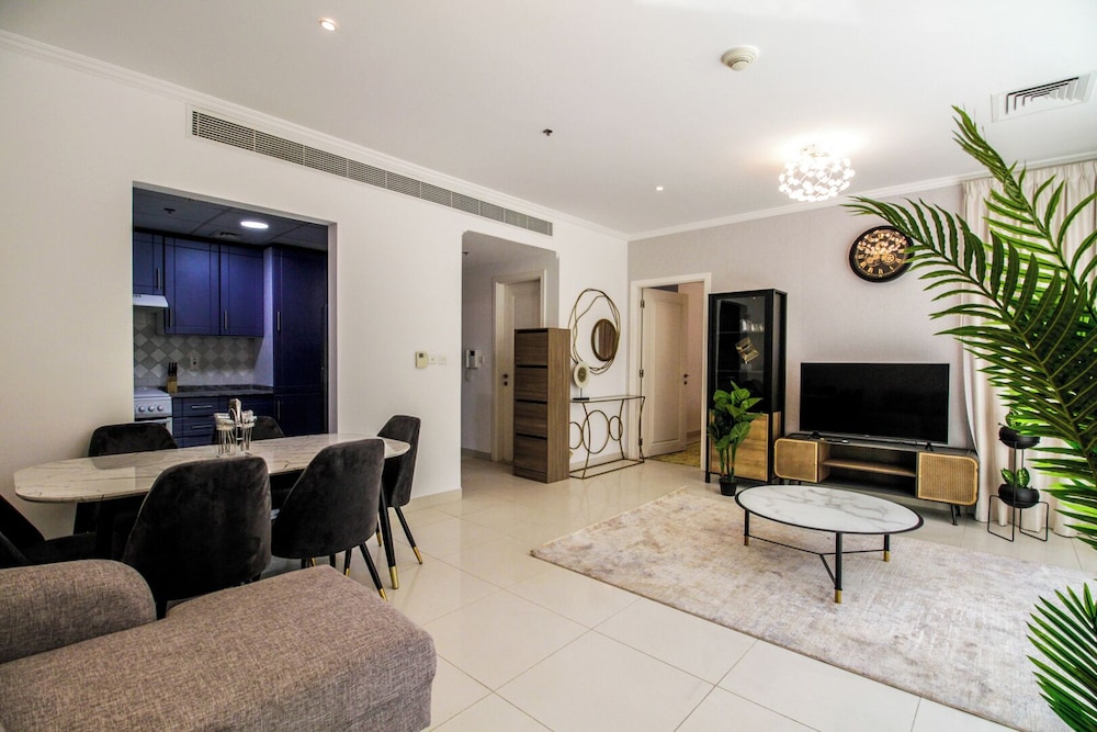 Spacious 1BR with Balcony in JLT
